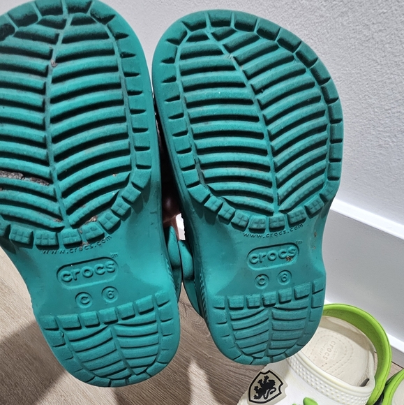 CROCS Kid's Classic Glow Alien Clog/Zuecos Classic Green Size 6 and 7 - Picture 5 of 16